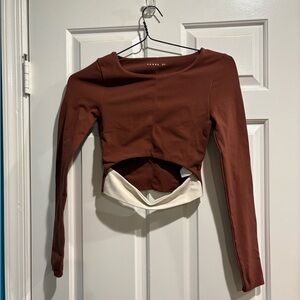 Vaara Scarlet Seamless long-sleeve crop active top brown with white details XS S